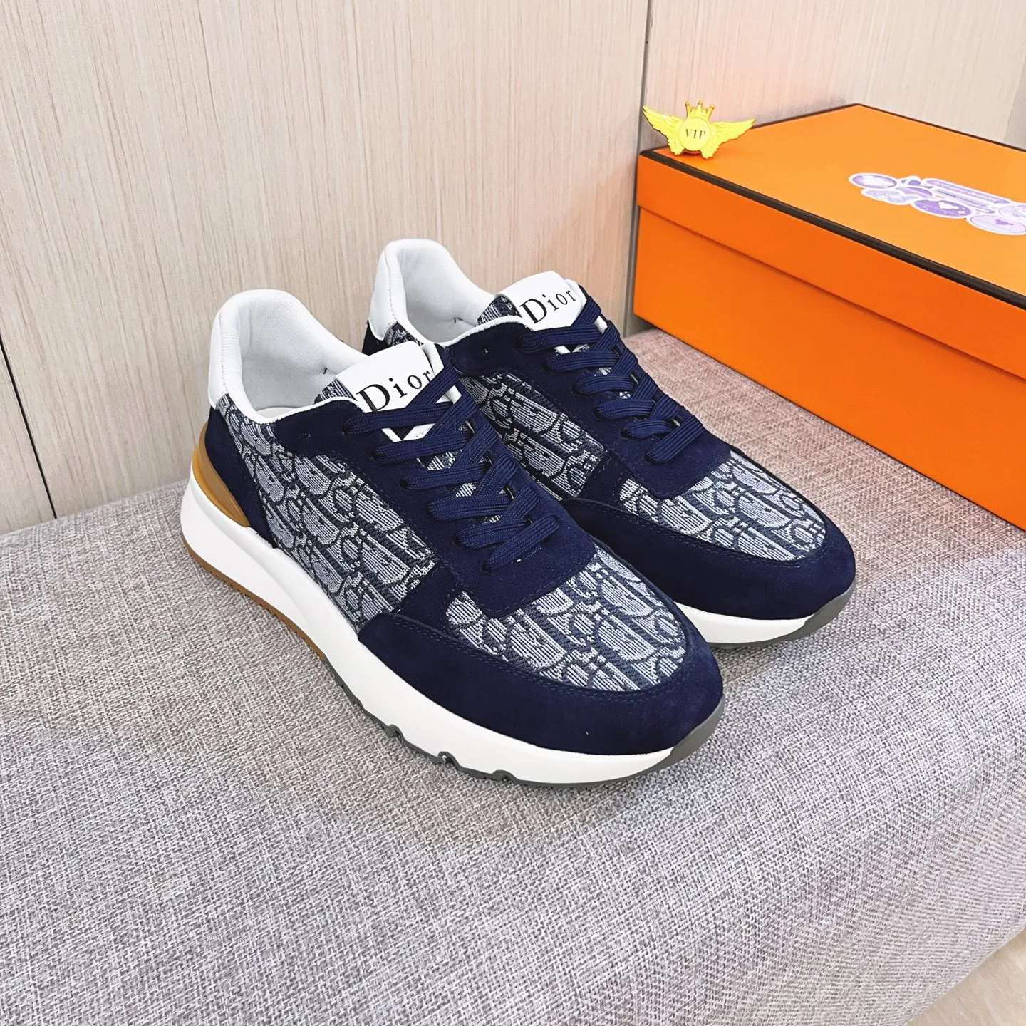 🚘🚘Factory batch 460 men's shoes💰[Dior]🔥Men's high-end brand of shoes official website 1:1 latest masterpiece: the upper is made of Italian imported first-layer cowhide with a comfortable and breathable lining➕original non-slip and wear-resistant outsole🔥, making walking more convenient and comfortable! An exclusive new model, a stunning work, a beautiful 1:1 replica [color] compared to the official quality! Create a fashionable personality to set off your uniqueness! A must-have for trendy men! Classic🔥Size: 38-44 Color: 🔥Multiple colors available🔥.
